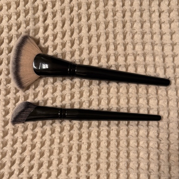 BK Beauty Nikki LaRose N18 & N19 Brushes - Picture 2 of 2